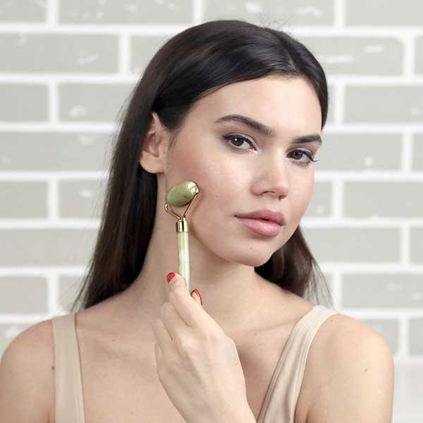 Набор роликовый массажер для лица и кристалл Гуаша из натурального нефрита Gezatone AMG331